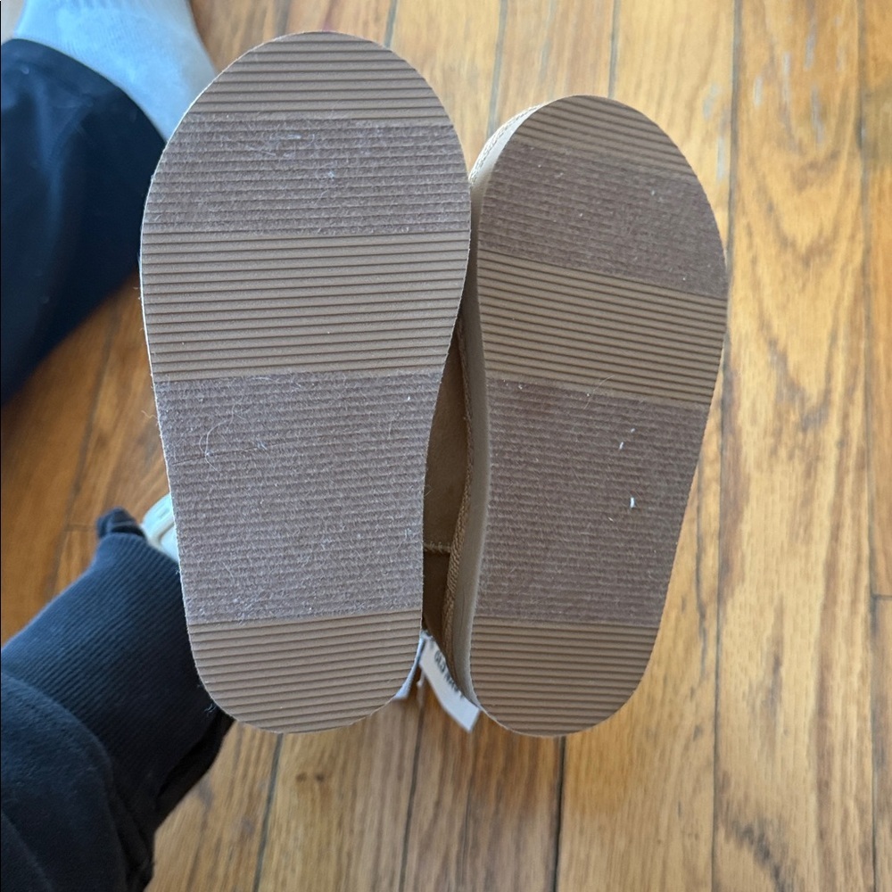 NWT Old Navy Tan Suede Boots toddler 7 - Picture 7 of 7